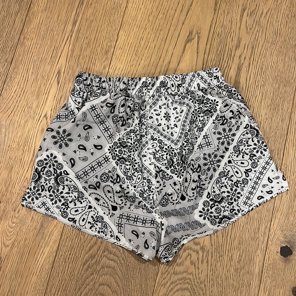 Alo yoga bandana stride short size xs - Picture 6 of 6